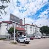 La Quinta Inn & Suites by Wyndham DFW Airport South / Irving