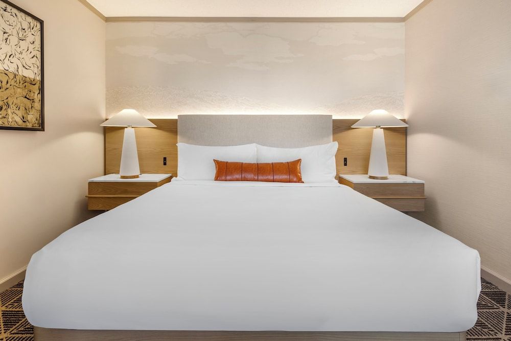 Suite, 1 King Bed (Mandalay View)