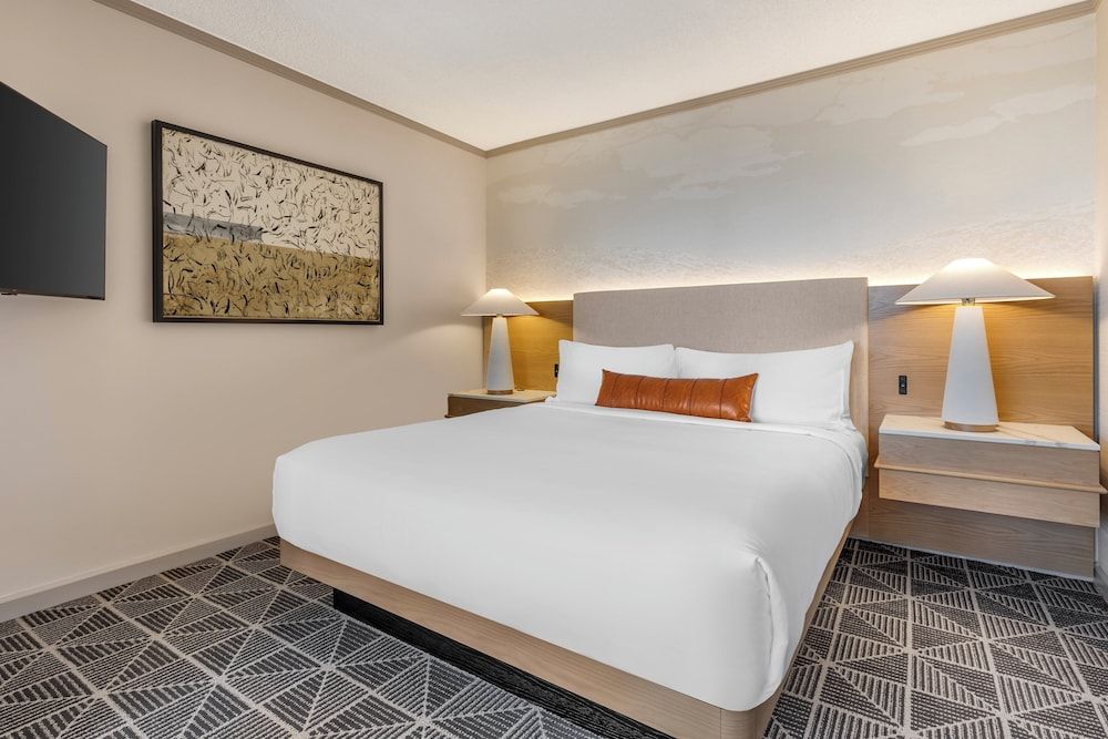 Suite, 1 King Bed (Mandalay View)