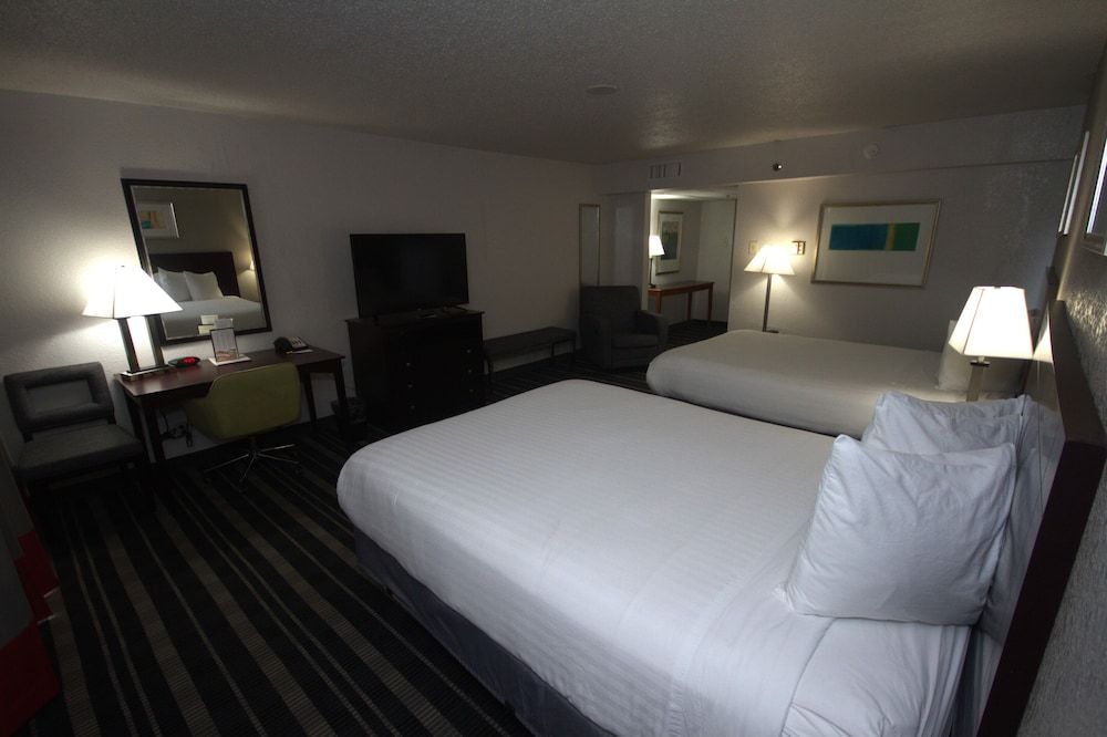 Atrium Hotel and Suites DFW Airport South Standard Room, 2 Queen Beds, Non Smoking, Refrigerator & Microwave 6