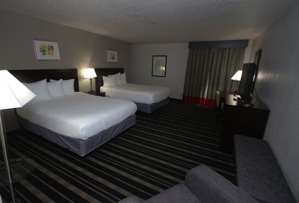 Atrium Hotel and Suites DFW Airport South Standard Room, 2 Queen Beds, Non Smoking, Refrigerator & Microwave 3