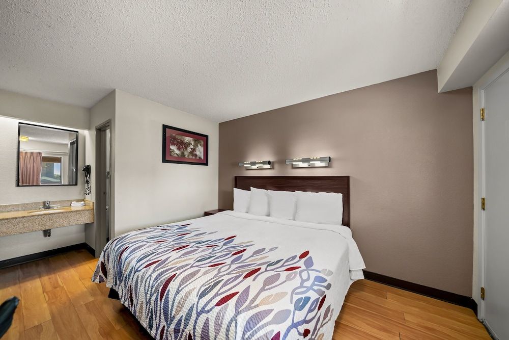 Deluxe Room, 1 King Bed, Smoking