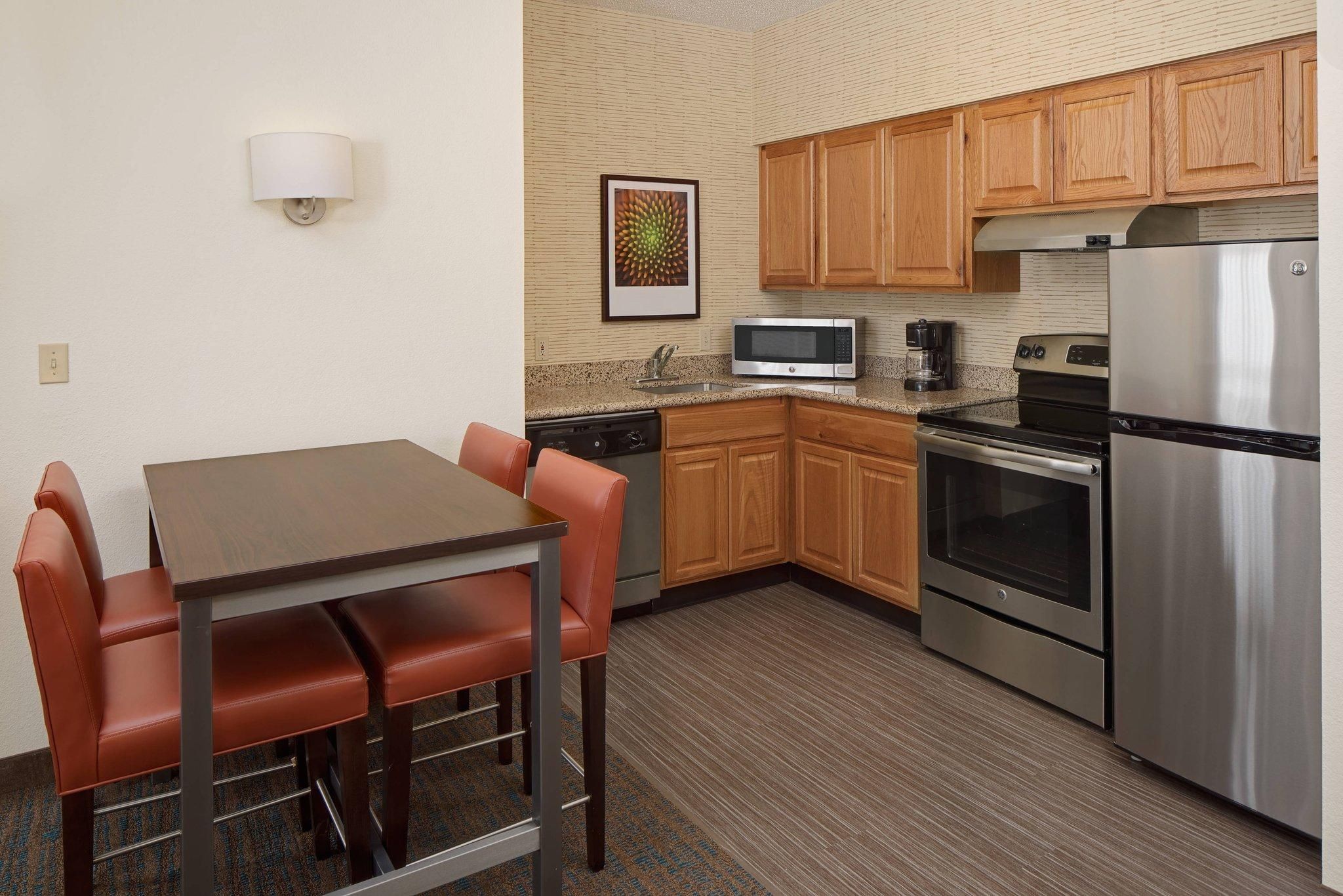 2 Bedroom Suite, Bedroom 1: 1 Queen, Bedroom 2: 1 Queen, Sofa Bed, Fireplace