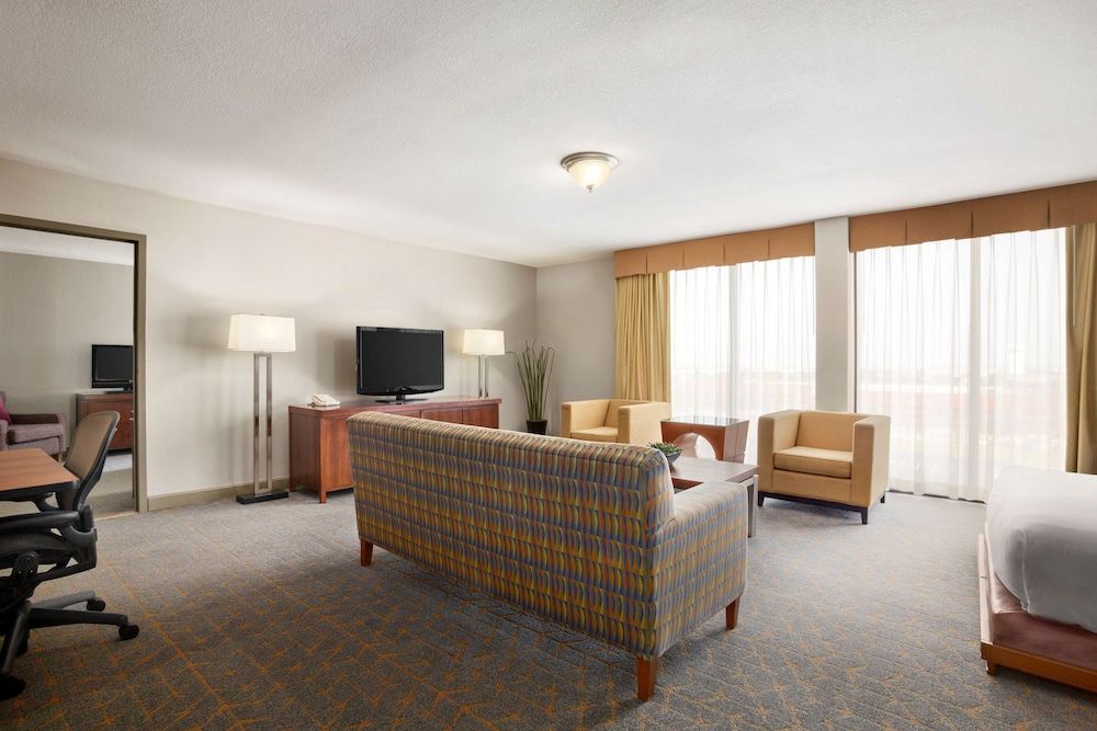 Suite (Parlor)