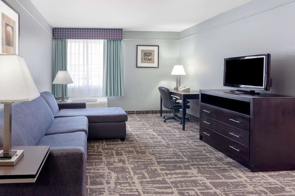 Suite, 1 King Bed with Sofa bed, Non Smoking