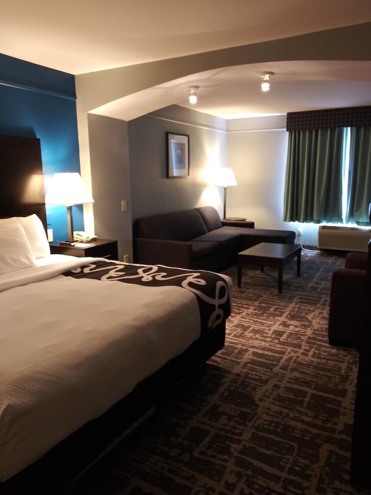 Deluxe Suite, 1 King Bed with Sofa bed, Non Smoking