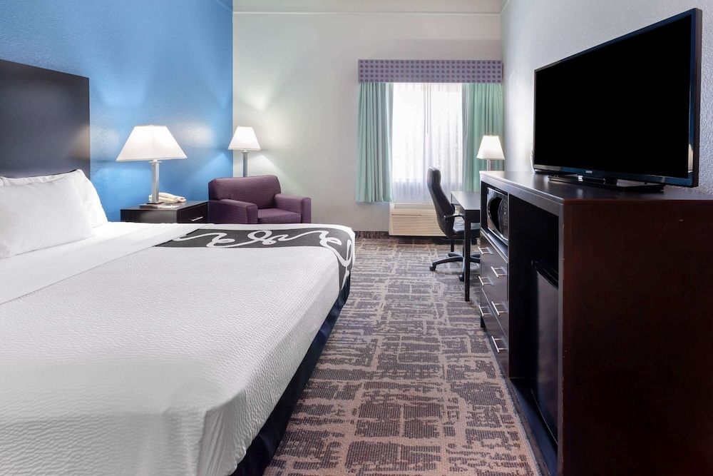 Room, 1 King Bed, Accessible, Non Smoking (Mobility, Bathtub with Grab Bars)