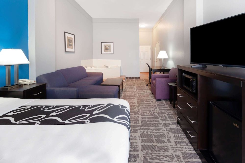 Suite, 1 Bedroom, Non Smoking, Jetted Tub (1 King)
