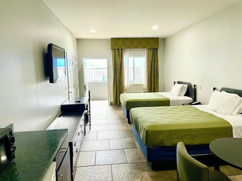 Texas Inn La Feria Basic Room, 2 Queen Beds, Non Smoking 4
