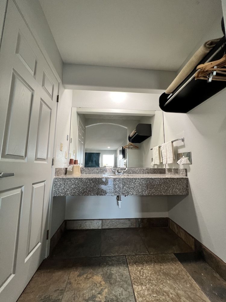 Texas Inn La Feria Basic Room, 2 Queen Beds, Smoking 4