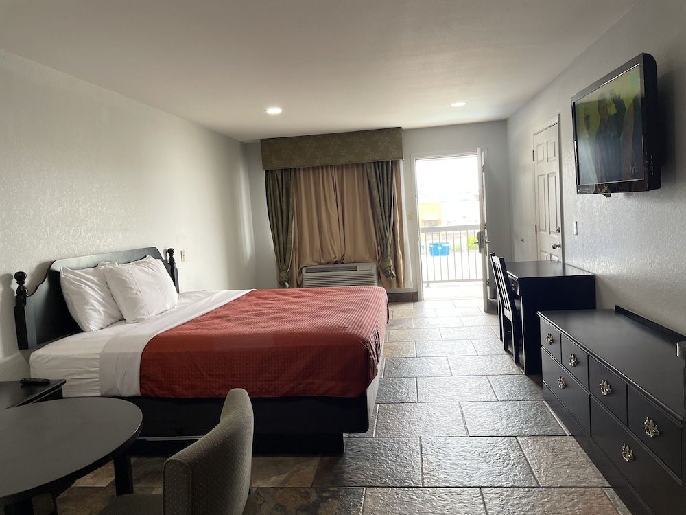Texas Inn La Feria Basic Room, 1 King Bed, Non Smoking 3