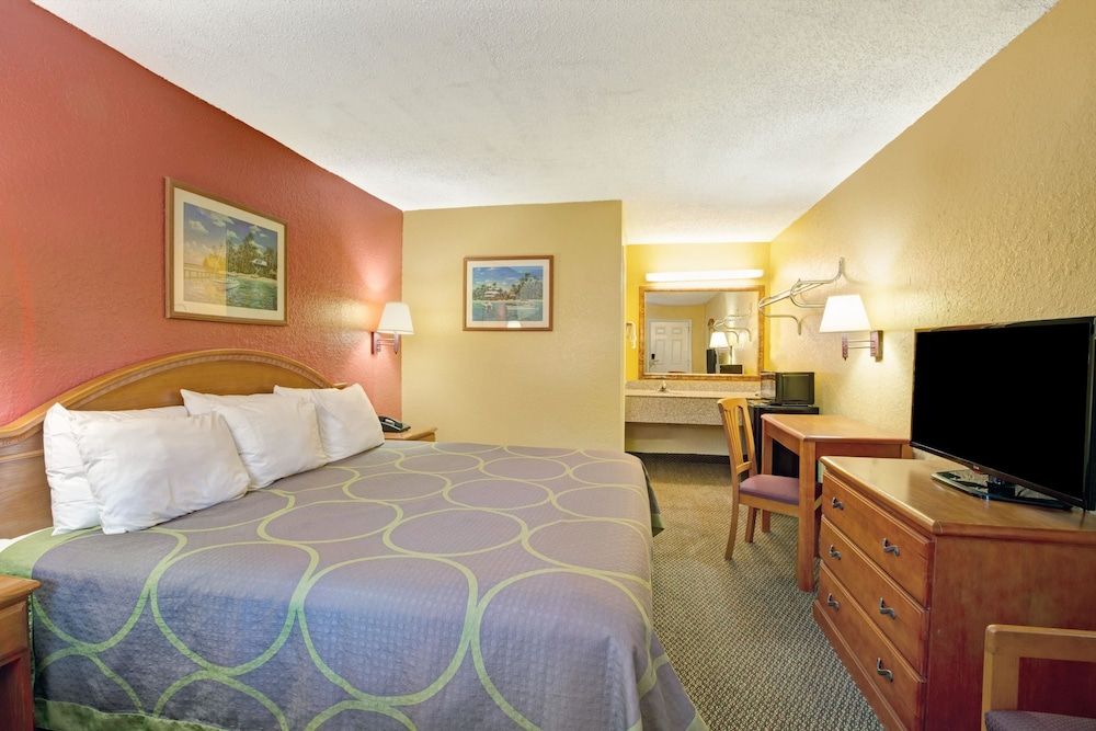 Standard Room, 1 King Bed
