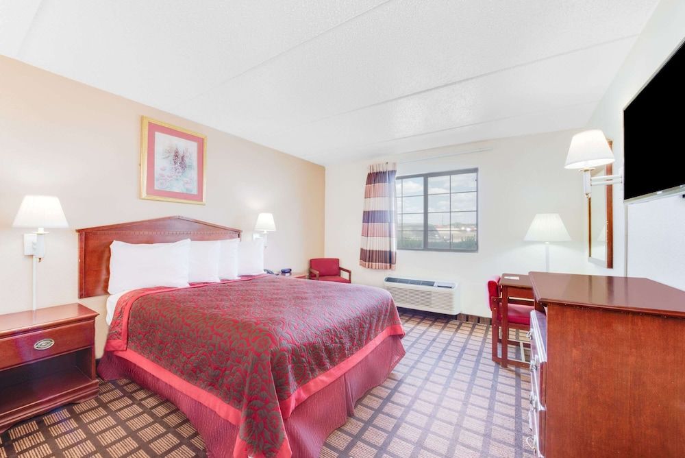 Standard Room, 1 Queen Bed, Smoking