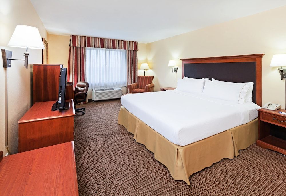 Standard Room, 1 King Bed