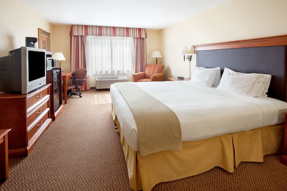 Standard Room, 1 King Bed, Accessible (Mobility, Accessible Tub)