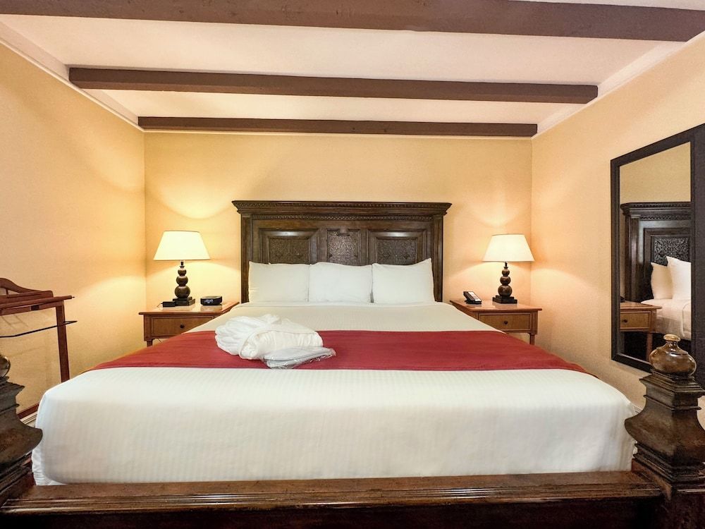 La Posada Hotel Executive Suite, 1 Bedroom, Balcony, River View