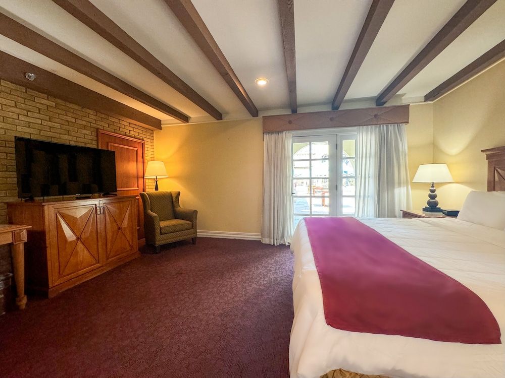 La Posada Hotel Deluxe Room, 1 King Bed 4