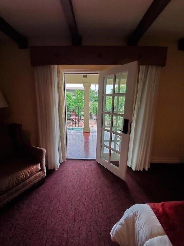 La Posada Hotel Club Room, 1 King Bed, Balcony 8