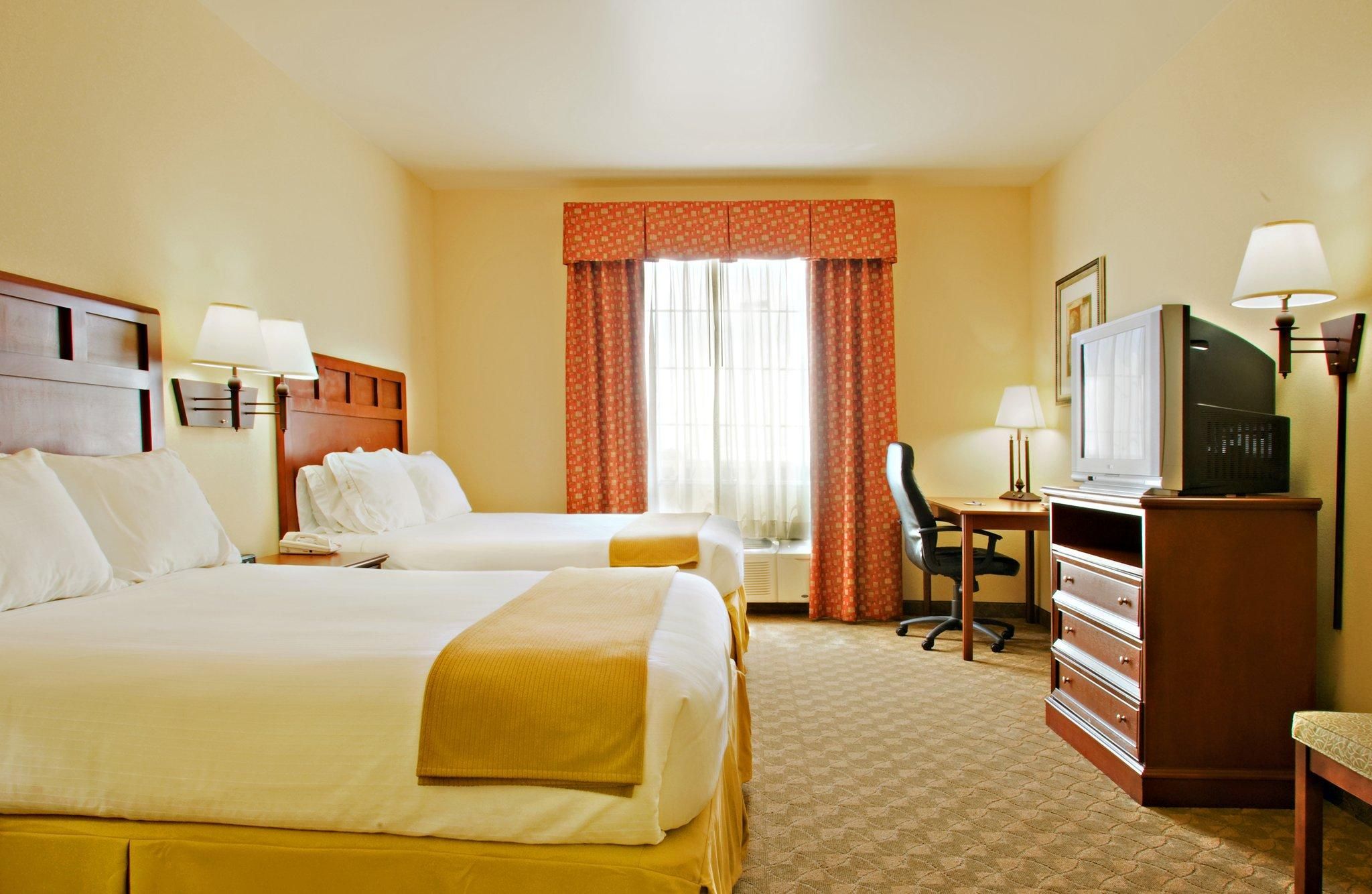 2 Queen Beds Standard