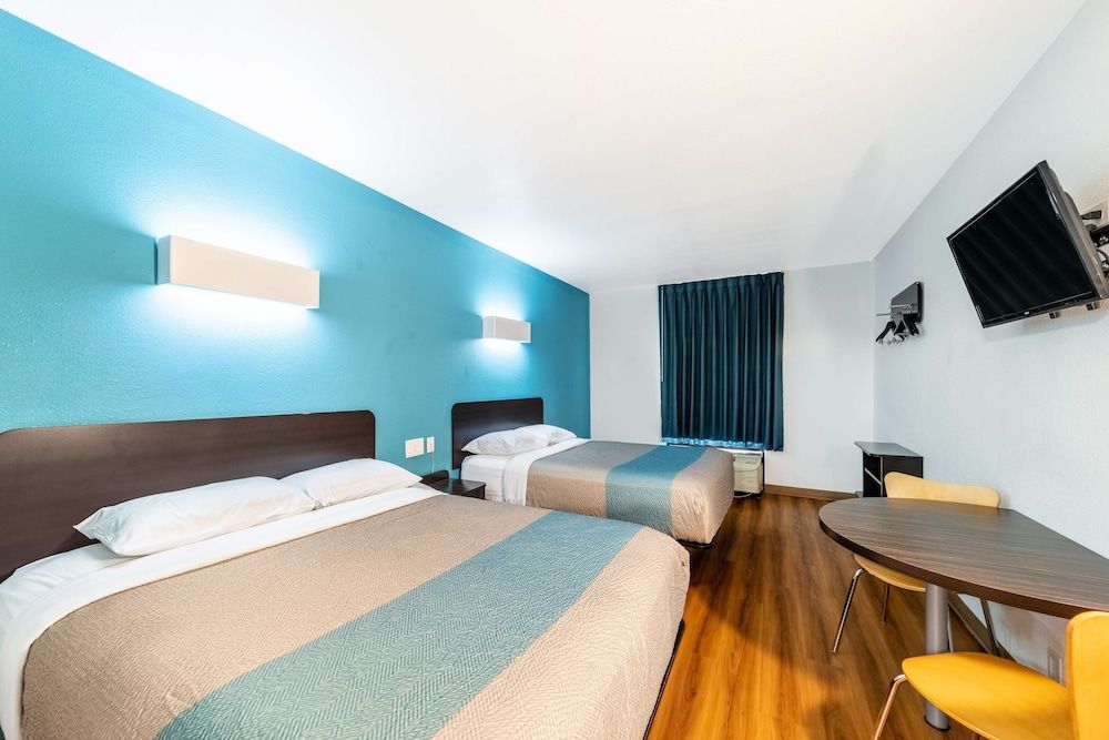 Motel 6 Lewisville, TX - Medical City Standard Room, 2 Queen Beds, Accessible, Non Smoking 3