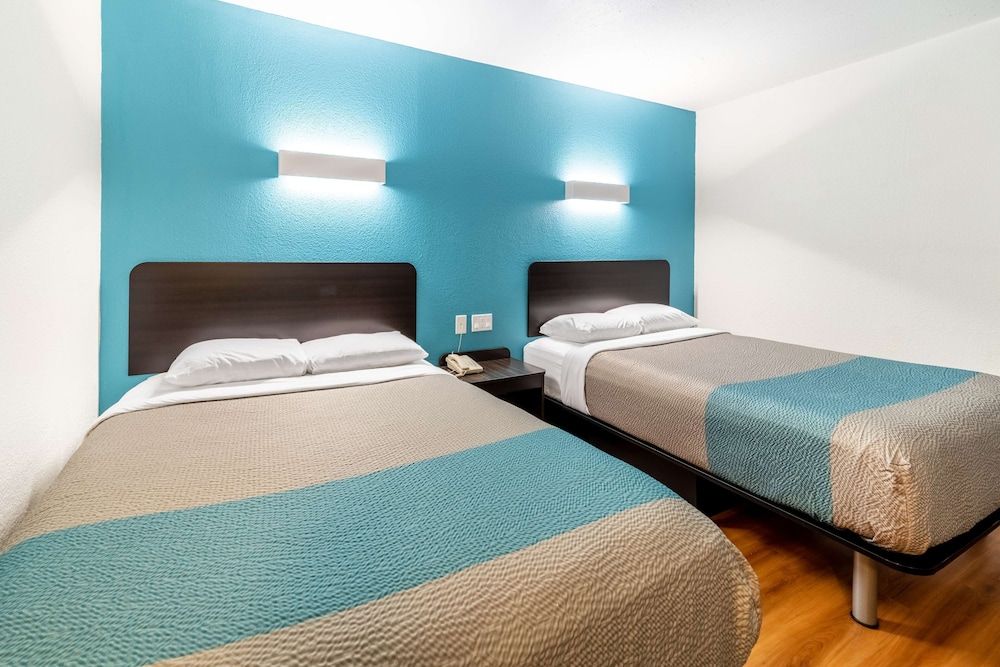 Motel 6 Lewisville, TX - Medical City Standard Room, 2 Queen Beds, Accessible, Non Smoking 4