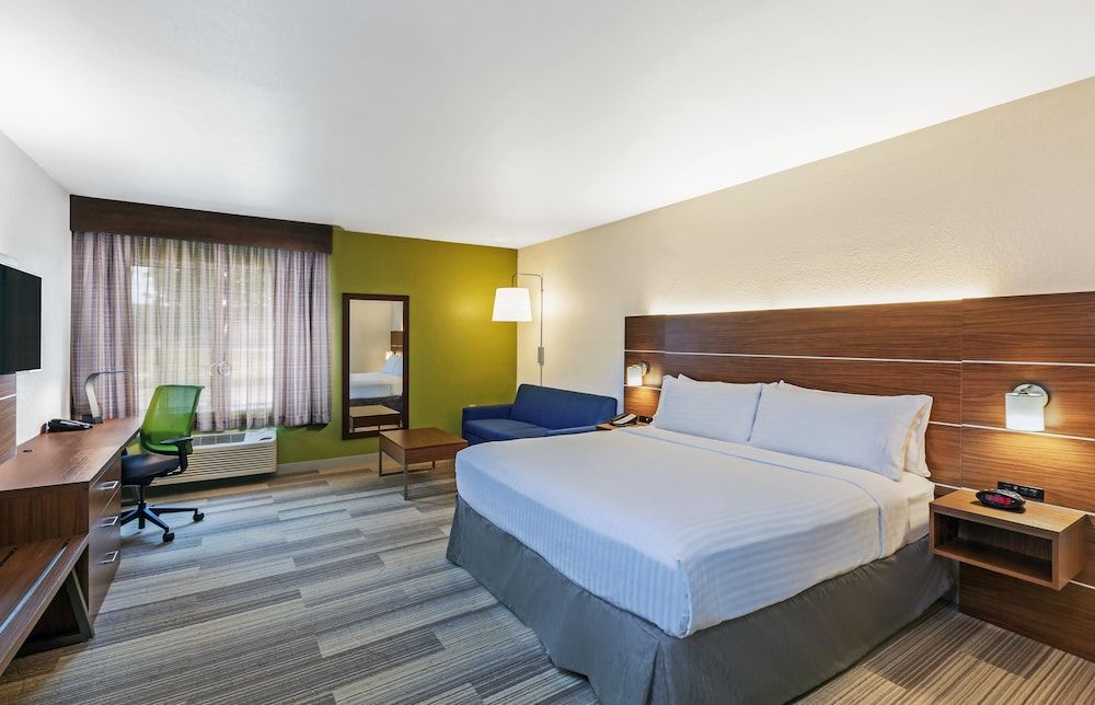 Standard Room, 1 King Bed
