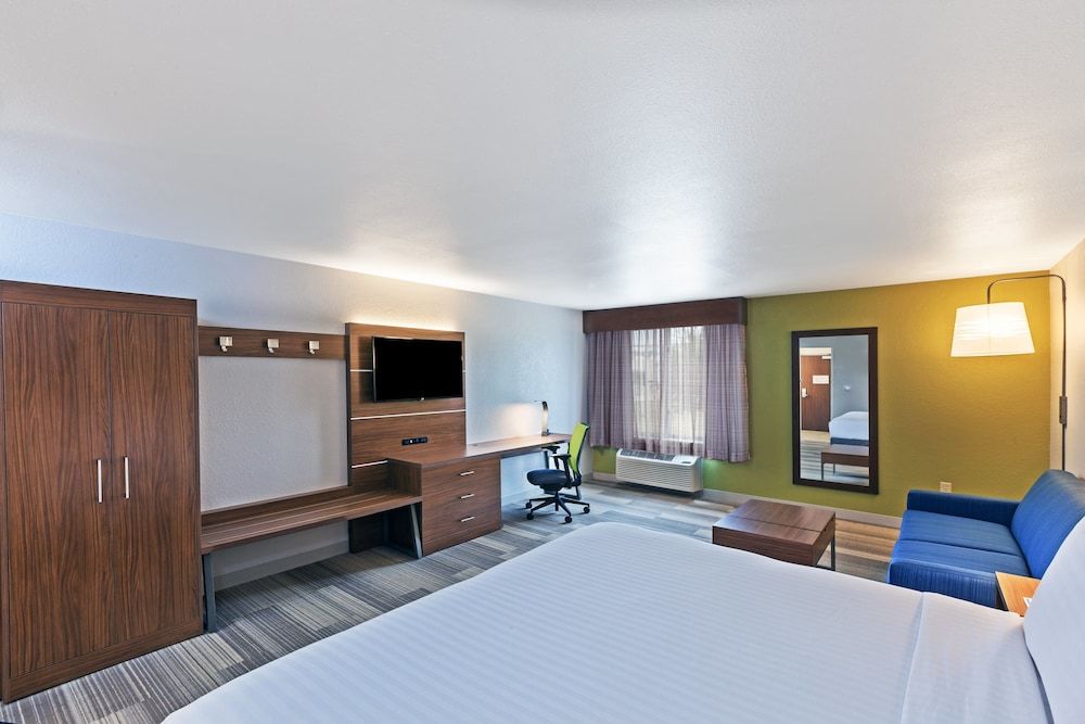 Standard Room, 1 King Bed