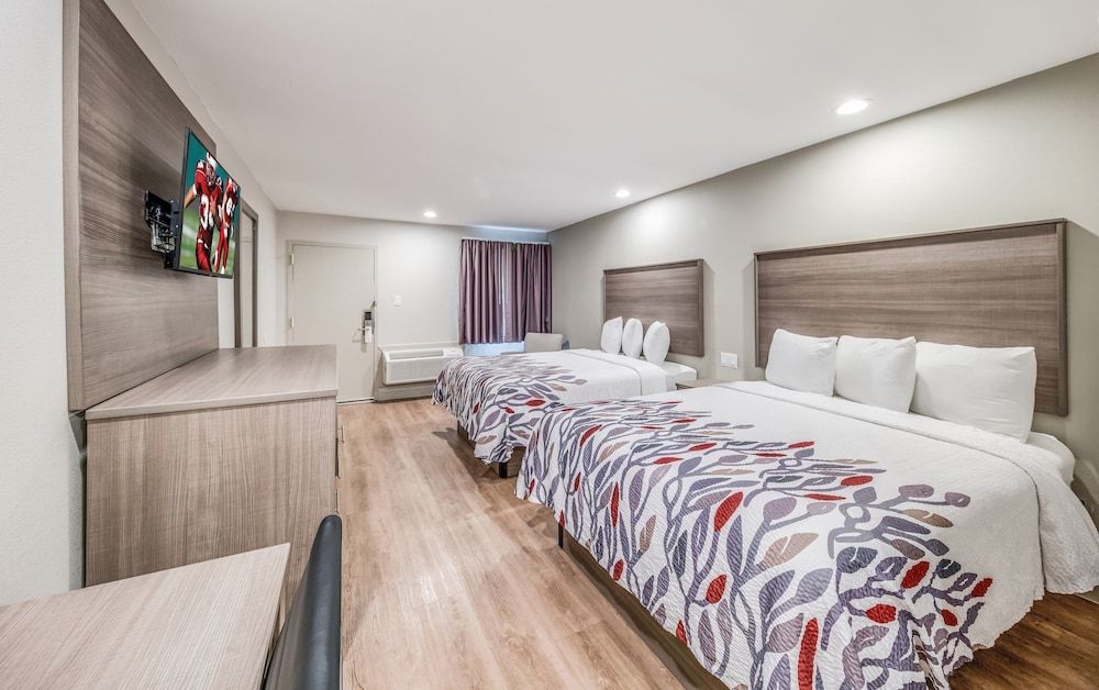 Red Roof Inn Lewisville Deluxe Room, 2 Queen Beds, Smoking