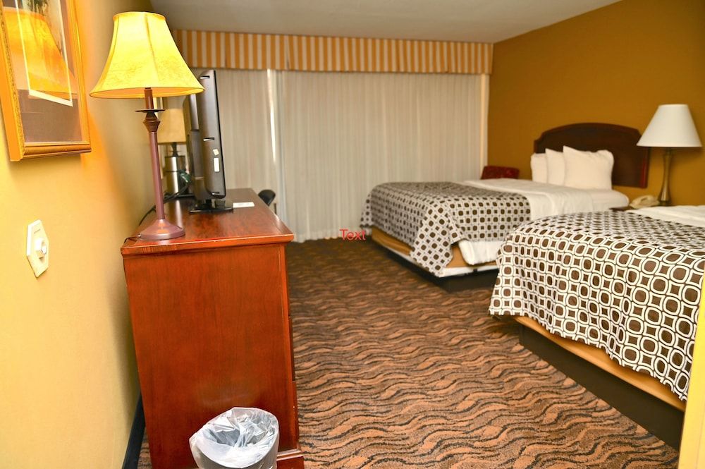 MCM Eleganté Hotel & Suites Standard Room, 2 Queen Beds 2