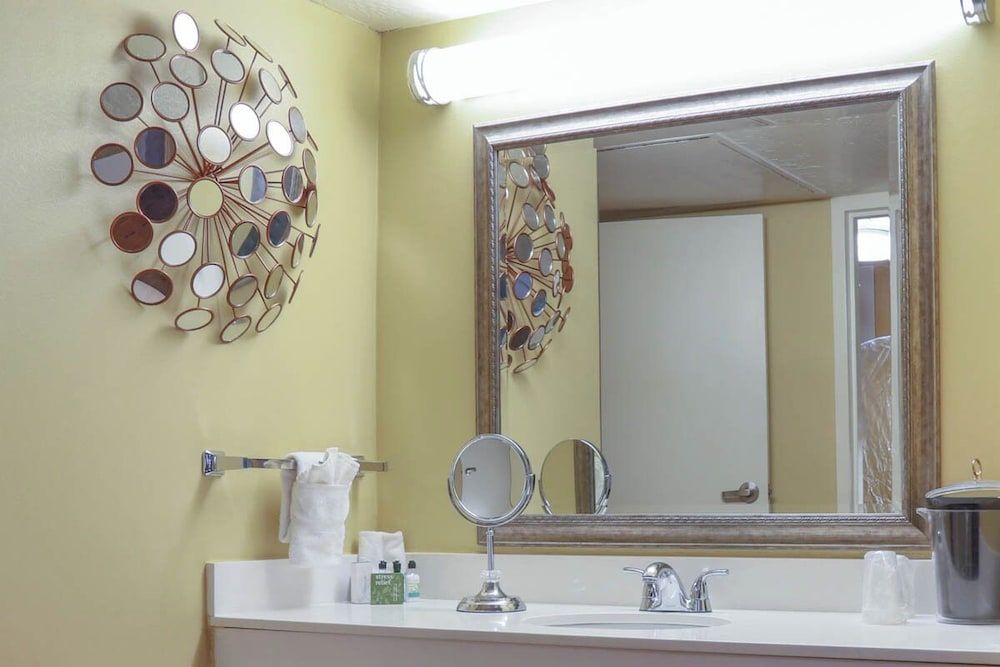 MCM Eleganté Hotel & Suites Suite, 1 Bedroom 5