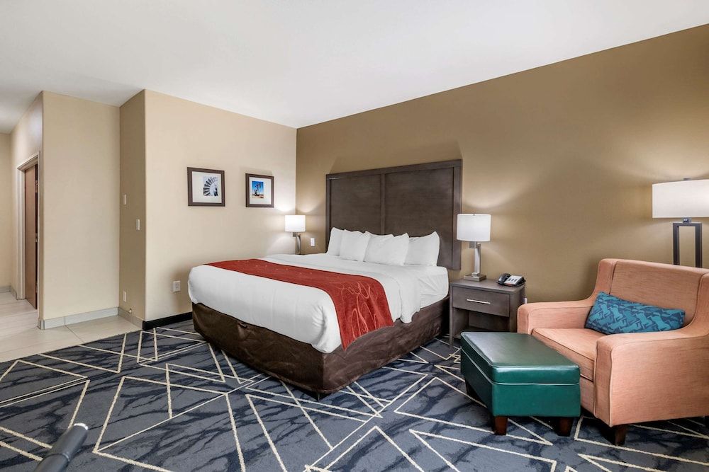 Suite, 1 King Bed, Accessible, Non Smoking