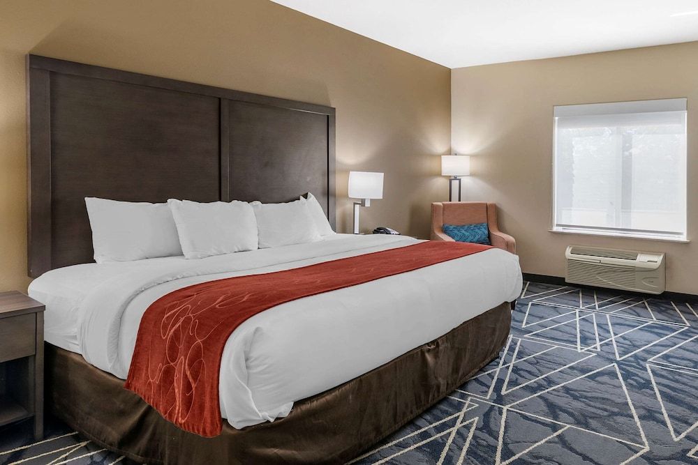 Suite, 1 King Bed, Accessible, Non Smoking