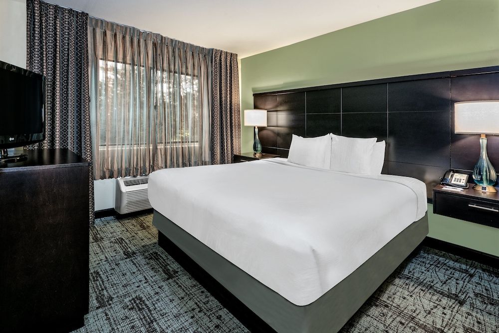 Studio Suite, 1 Queen Bed, Accessible, Kitchen (Communications)