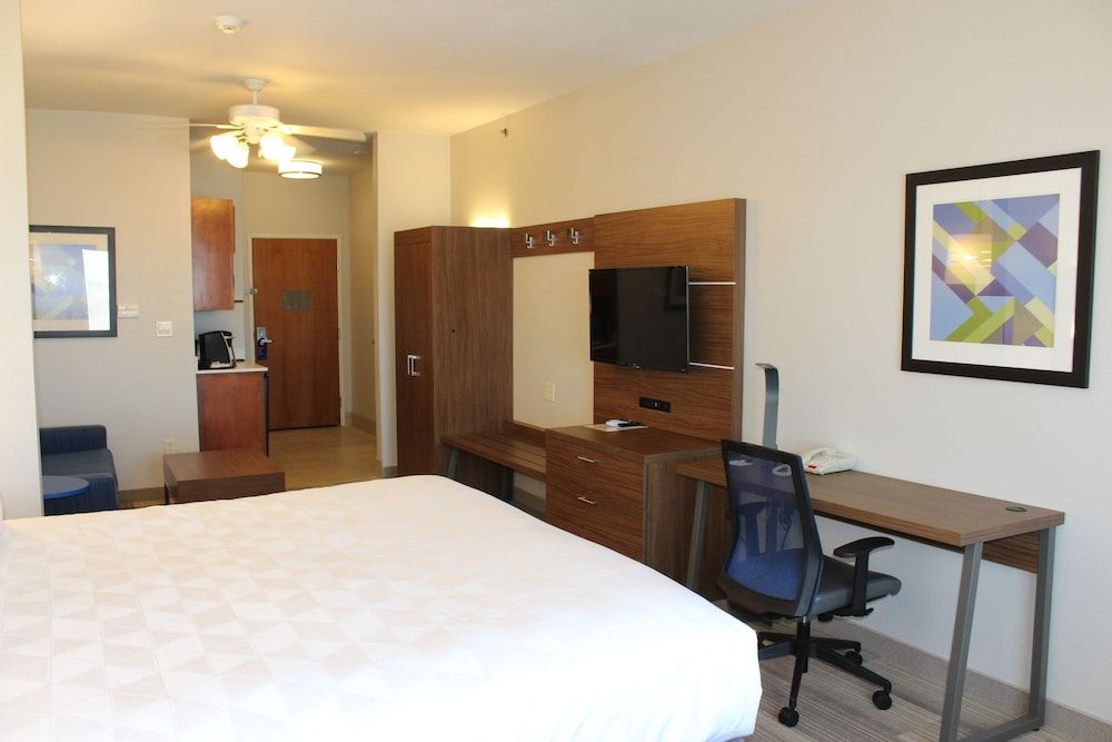 Suite, 1 King Bed with Sofa bed, Accessible, Non Smoking (Mobility)