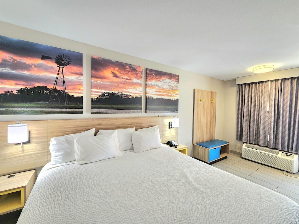 Standard Room, 1 King Bed, Smoking
