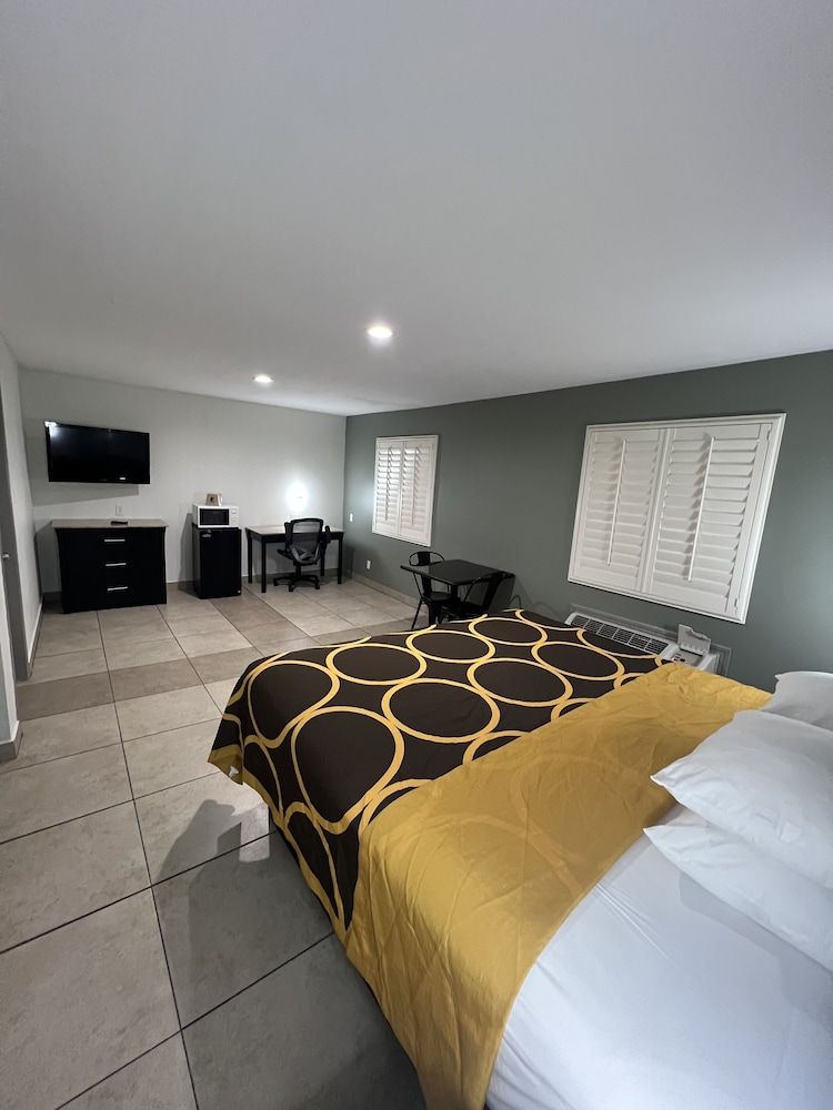 Standard Room, 1 King Bed