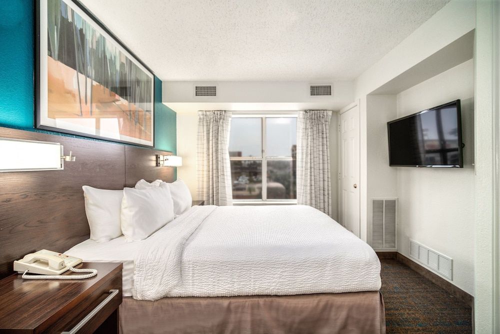 Suite, 1 Bedroom, Non Smoking (Mobility/Hearing Access, Transf Shwr)