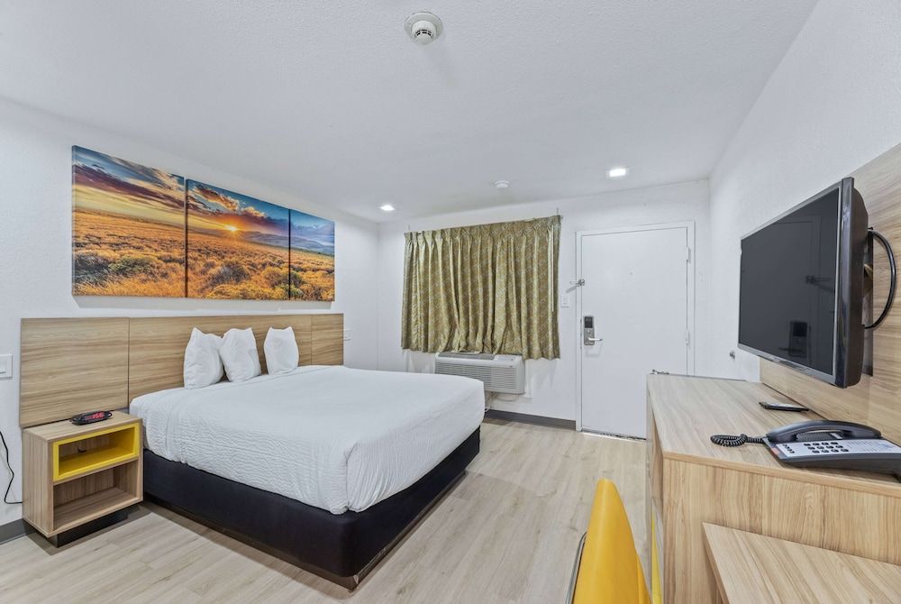 Standard Room, 1 Queen Bed, Non Smoking