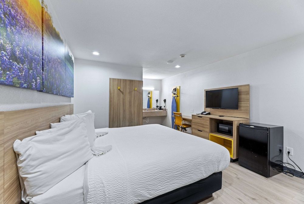 Standard Room, 1 King Bed, Non Smoking