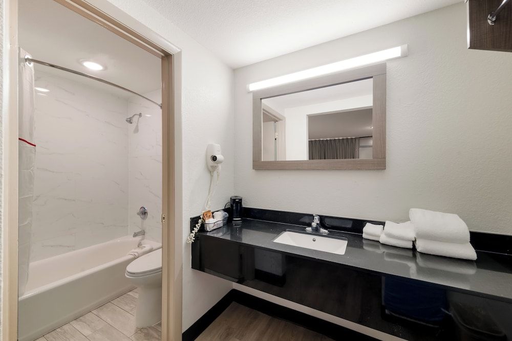 Red Roof Inn & Conference Center McKinney Deluxe Room, 2 Double Beds, Non Smoking, Poolside 7