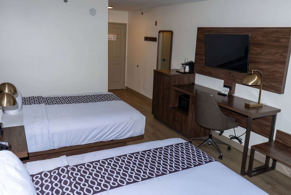 Room, 2 Queen Beds, Non Smoking