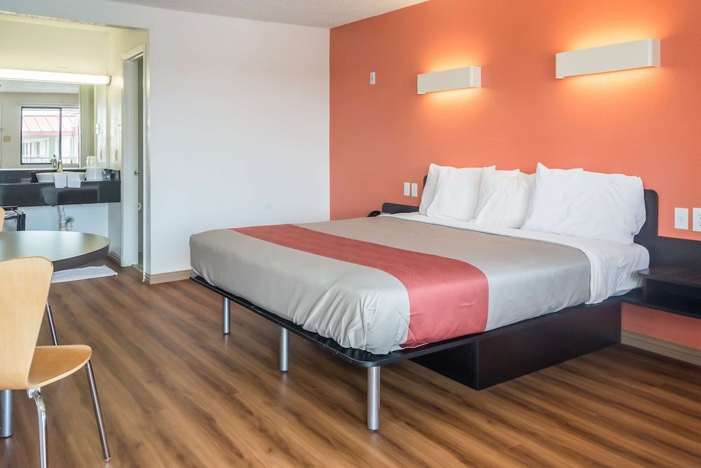 Standard Room, 1 King Bed, Non Smoking