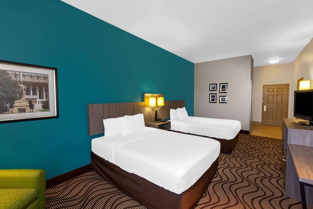 Room, 2 Queen Beds, Accessible, Non Smoking (Mobility/Hearing, Roll-In Shower)