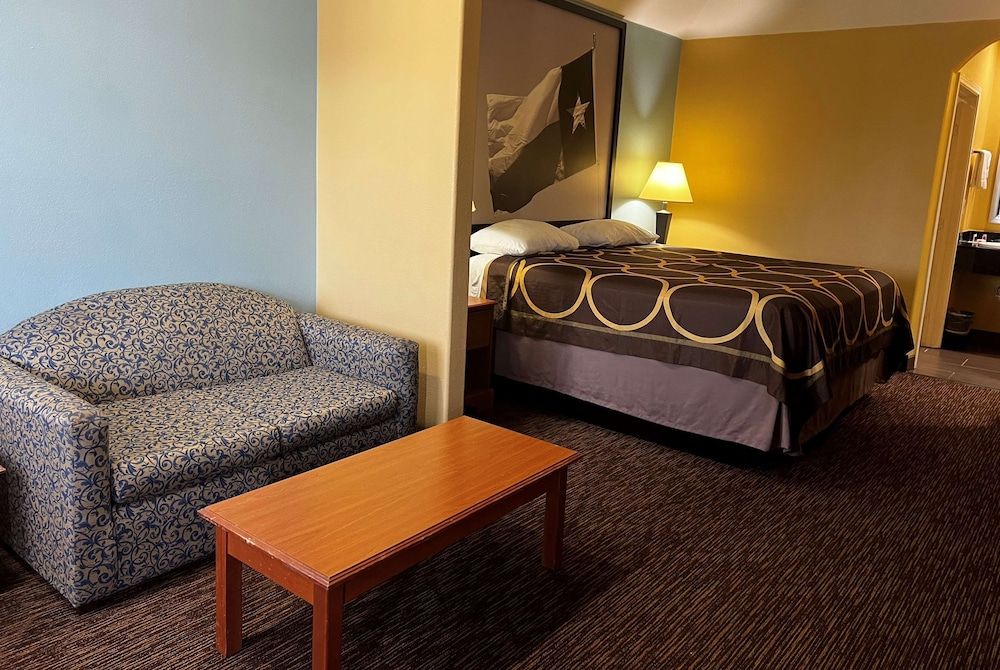 Suite, 1 King Bed, Non Smoking (Jetted Tub)