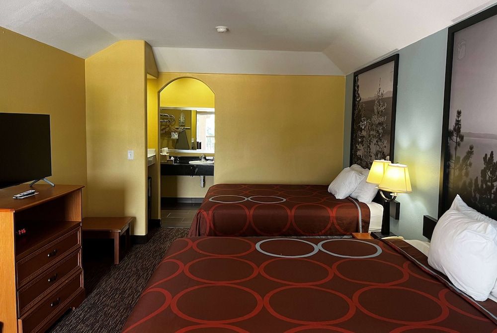 Room, 2 Queen Beds, Accessible (Mobility,Hearing,Roll-In Shower)