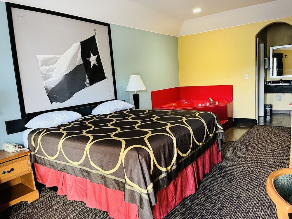 Suite, 1 King Bed, Non Smoking (Jetted Tub)