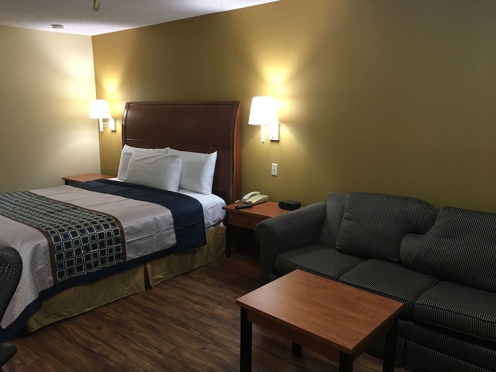 Navasota Inn Standard Room, 1 King Bed, Non Smoking 3