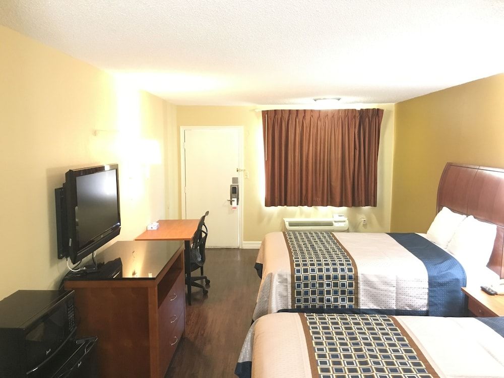 Navasota Inn Standard Room, 2 Queen Beds, Non Smoking 3