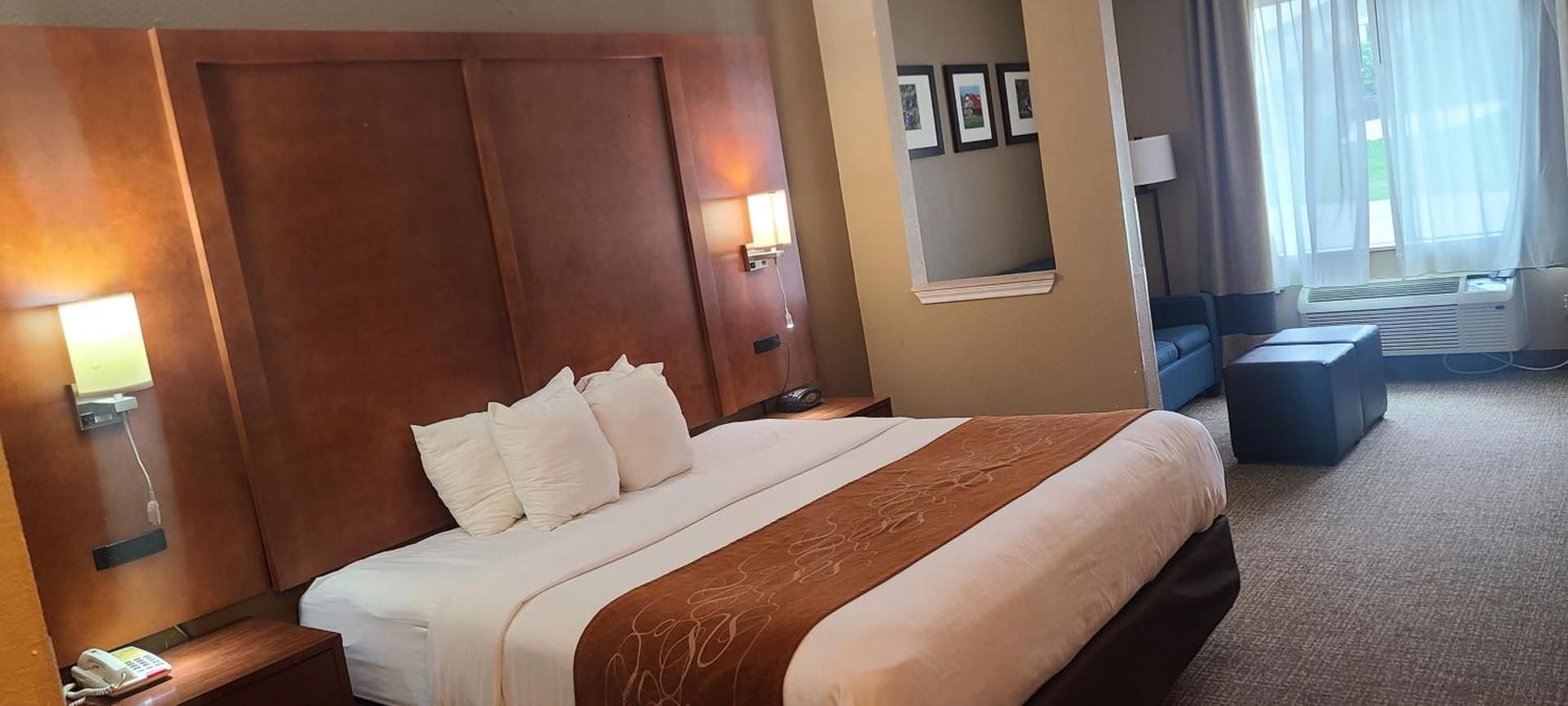 1 King Bed, Suite, Nonsmoking, Accessible