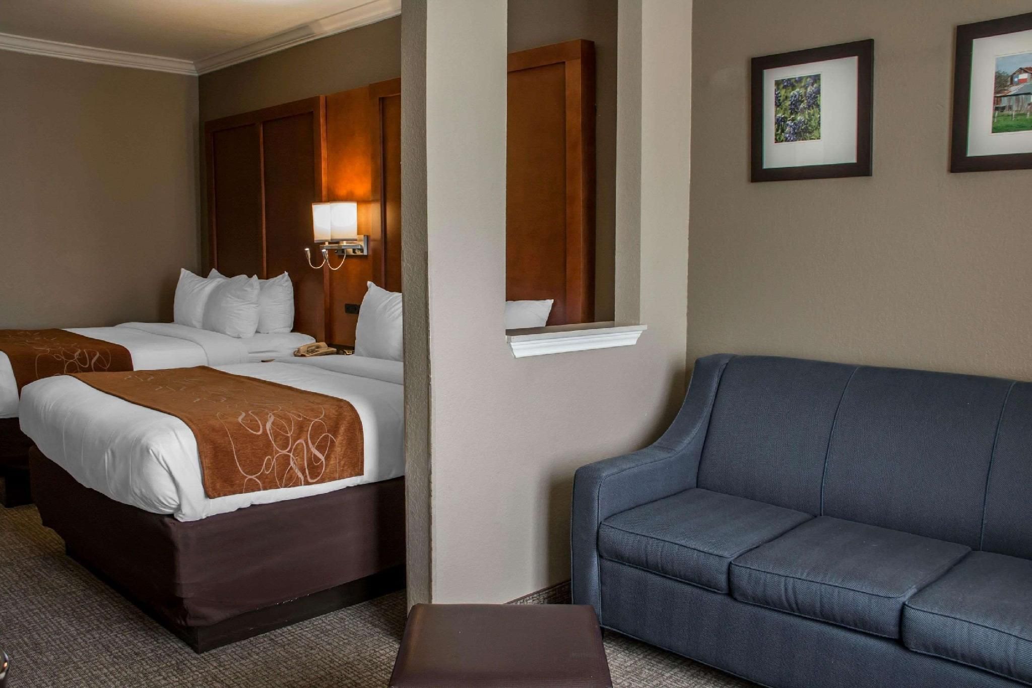 2 Queen Beds, Suite, Nonsmoking